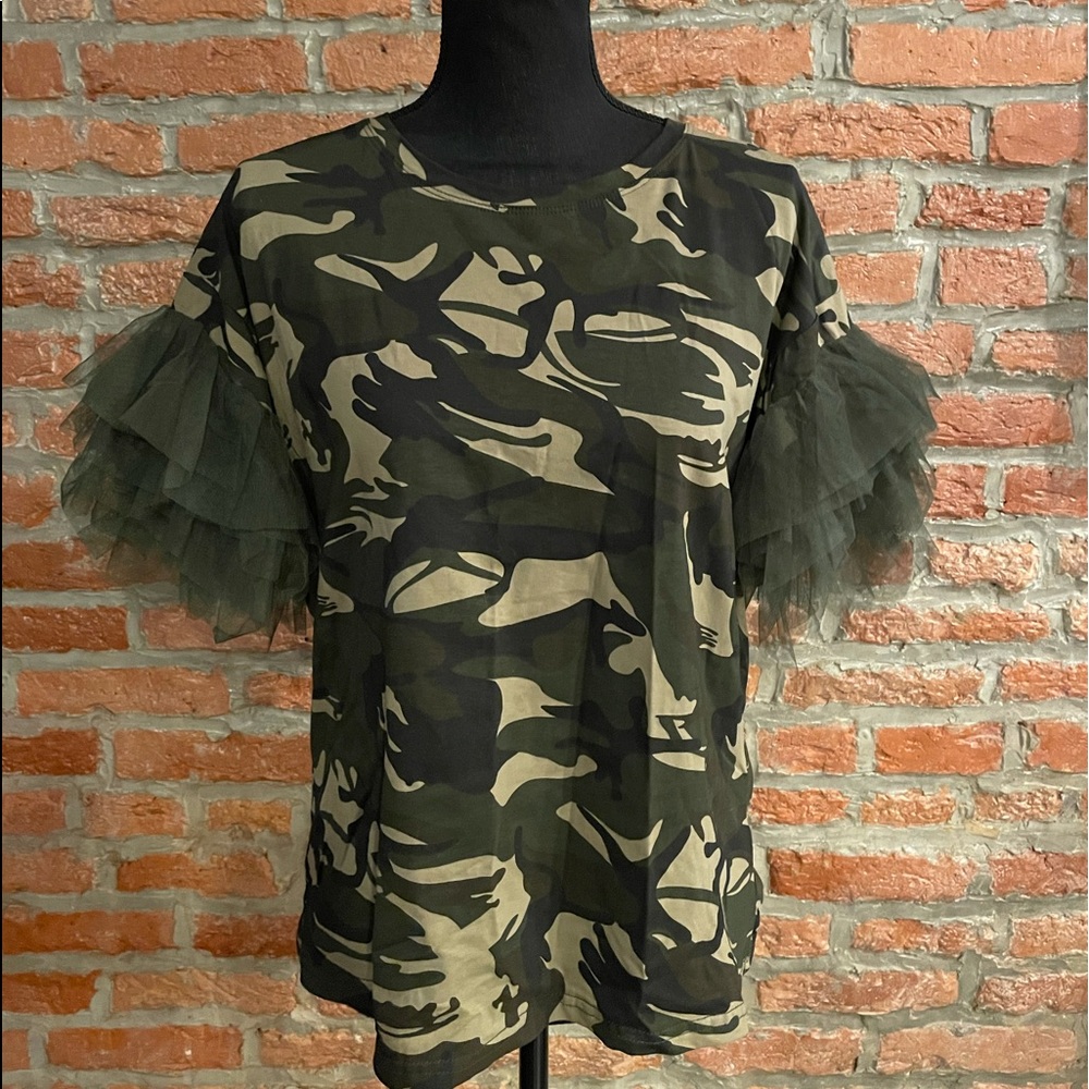 Ruffle sleeve tee